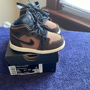 Jordan 1 Mid SE